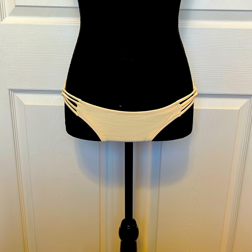 NWT-Fun Cheeky beige swim bikini bottom. Size Med.